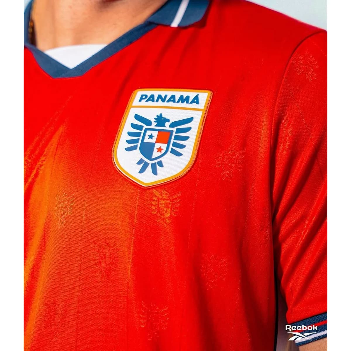 Detail van het Panama WK 2026 thuisshirt met de harpij-arend